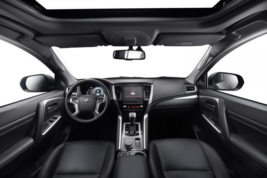 Торпедо Mitsubishi Pajero Sport HPE-S 2020 года  (LA) (фото 18 из 38)